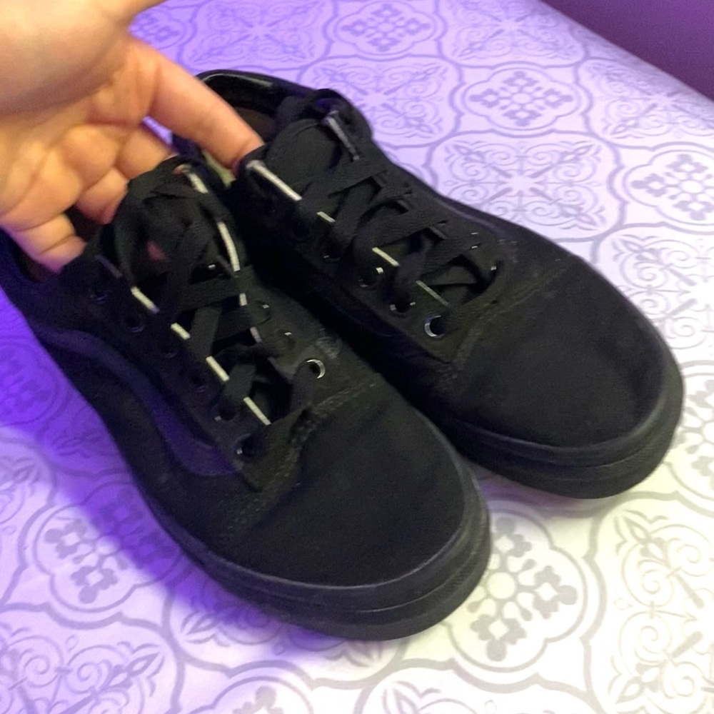 All-Black Low Top Unisex Vans🔥